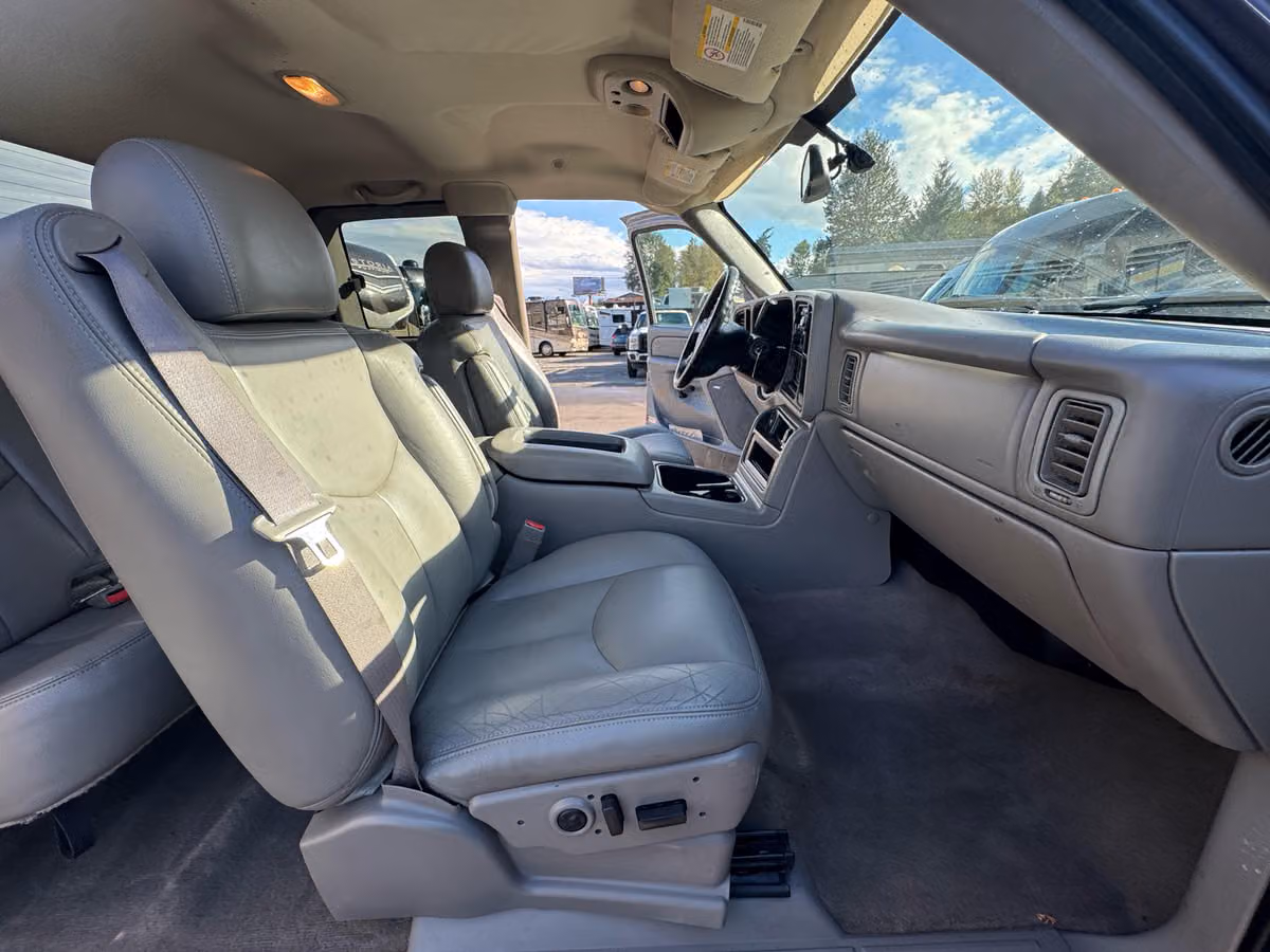 2005 Chevrolet Silverado 2500HD LT Image 19