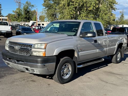 2005 Chevrolet Silverado 2500HD LT Lower Image 2