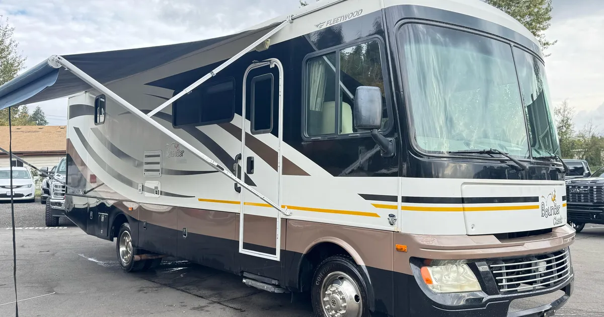 2011 Fleetwood Bounder - Truck City RV