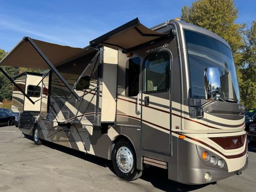 20092 - 2015 Fleetwood Expedition 3 Slide Diesel Pusher