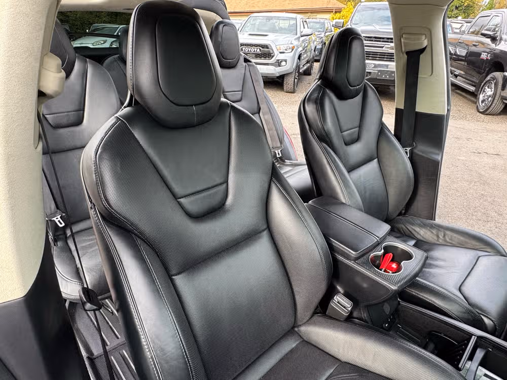 2016 Tesla Model X P90D Image 22
