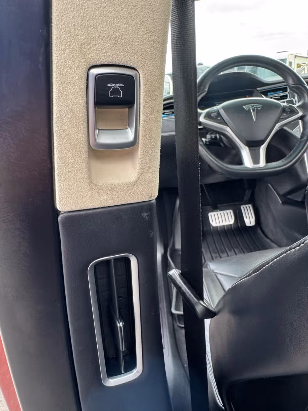 2016 Tesla Model X P90D Image 28