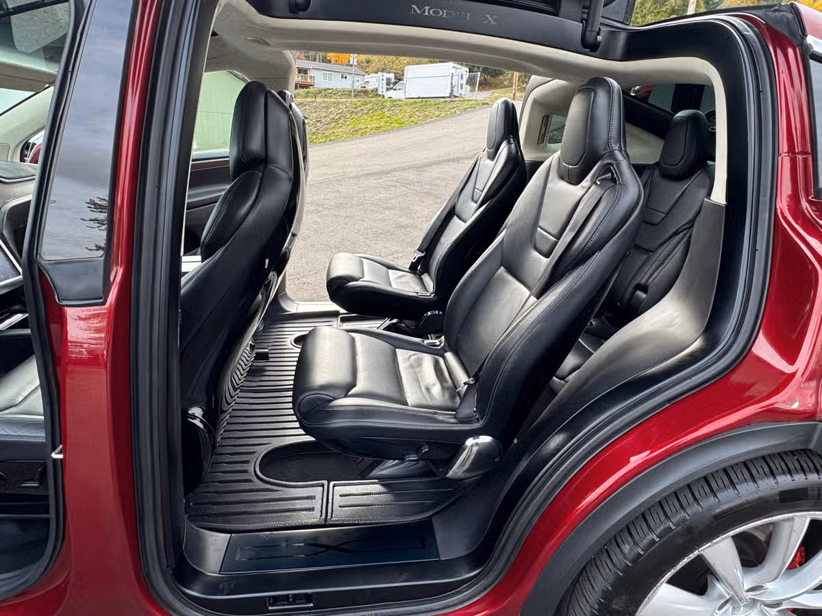 2016 Tesla Model X P90D Image 16
