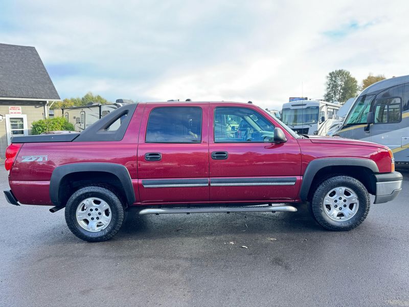 2004 Chevrolet Avalanche 1500 Upper Image 2