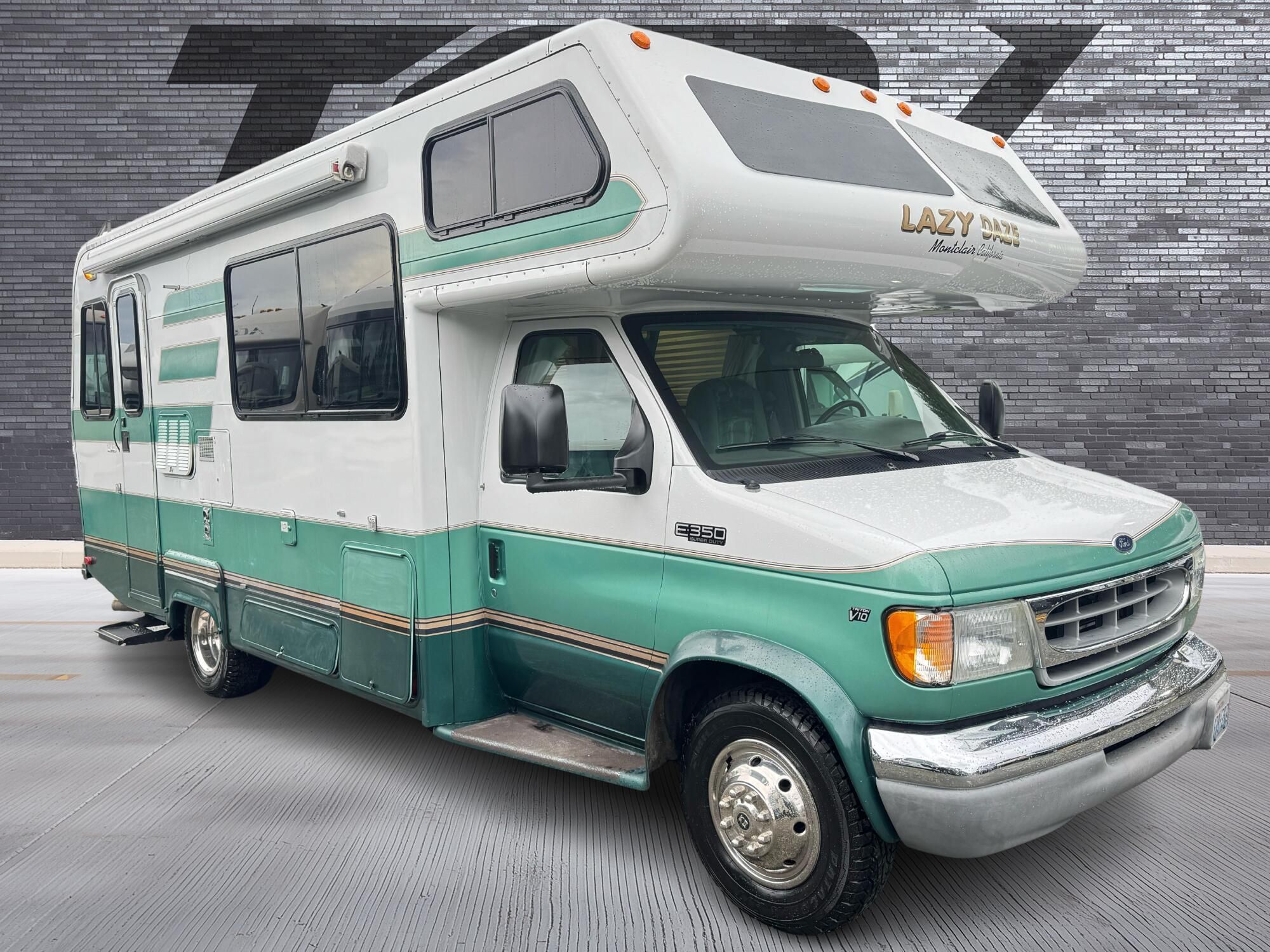 2002 Ford Econoline's photo