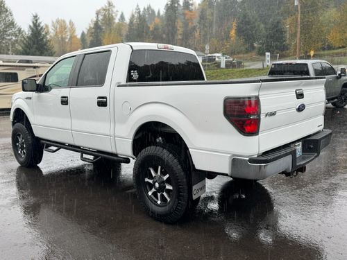 2014 Ford F-150 XLT Lower Image 3