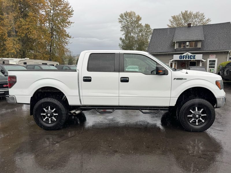 2014 Ford F-150 XLT Upper Image 2