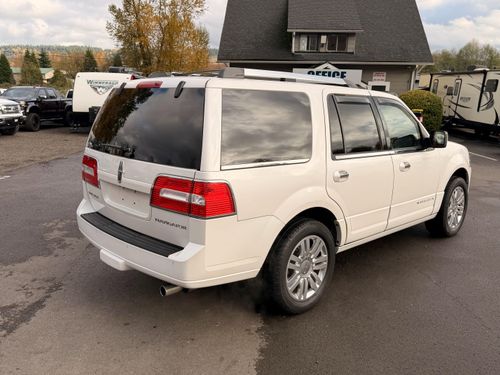 2011 Lincoln Navigator Base Lower Image 1