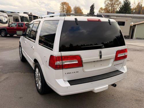 2011 Lincoln Navigator Base Lower Image 2