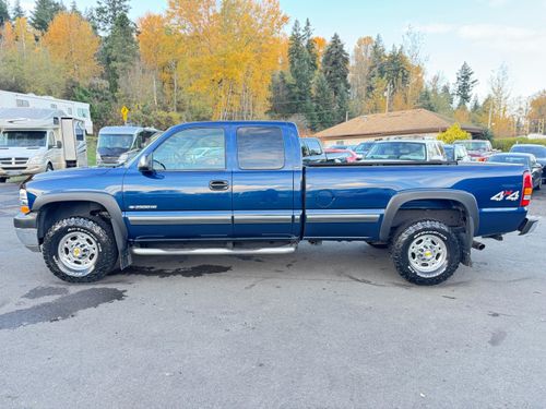 2002 Chevrolet Silverado 2500HD LT 4x4 Lower Image 2