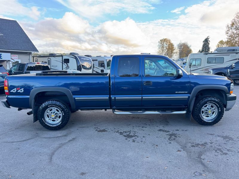 2002 Chevrolet Silverado 2500HD LT 4x4 Upper Image 2