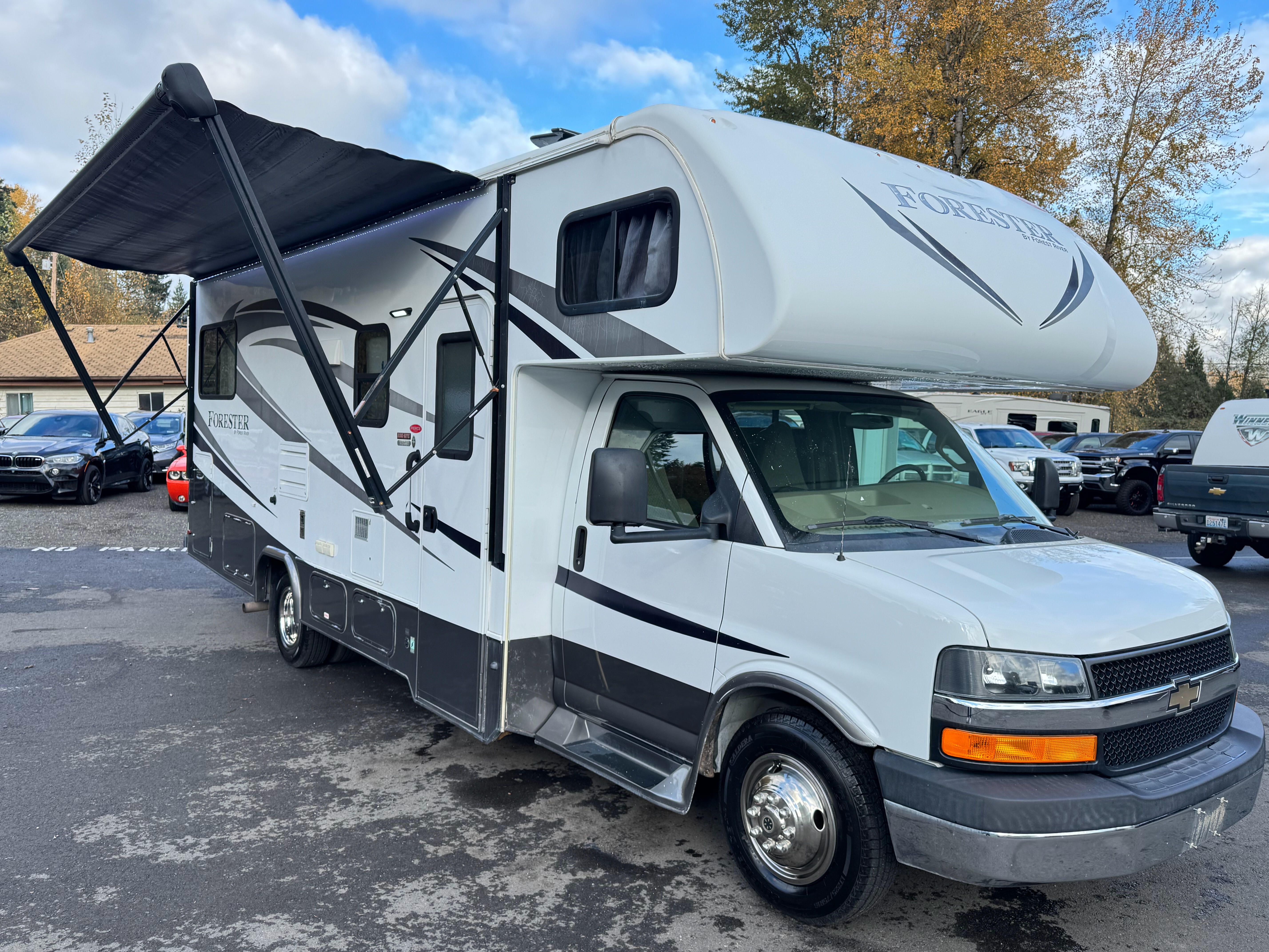 2017 Chevrolet Express Cutaway Base's photo