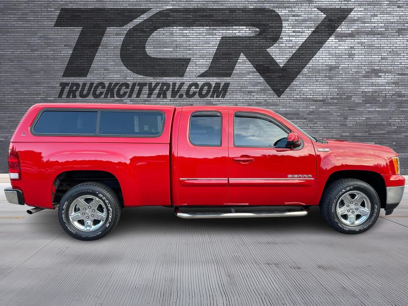 2011 GMC Sierra 1500 SLE Extended Cab 4x4 39,911 low miles Upper Image 2
