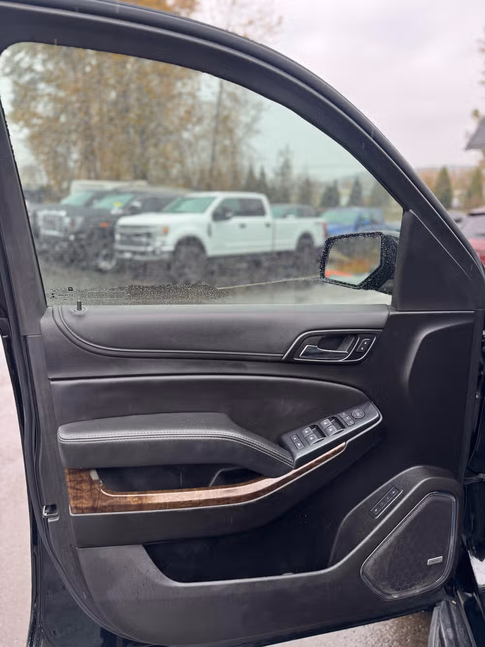 2019 Chevrolet Suburban LT Image 15