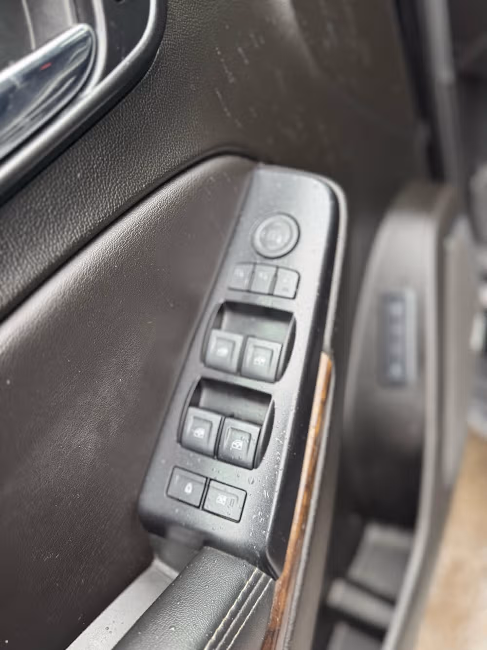 2019 Chevrolet Suburban LT Image 16