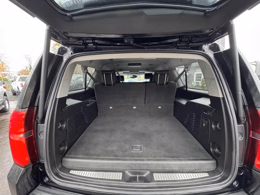 2019 Chevrolet Suburban LT Image 23
