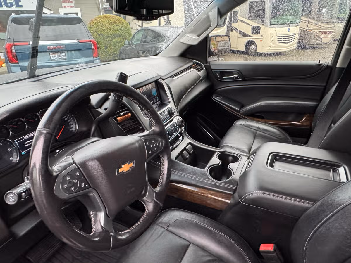 2019 Chevrolet Suburban LT Image 10