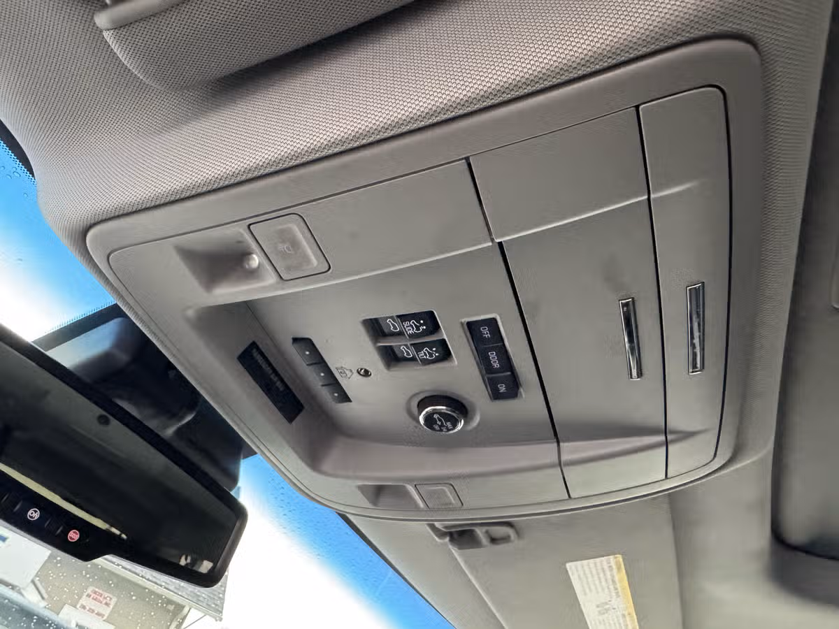 2019 Chevrolet Suburban LT Image 12