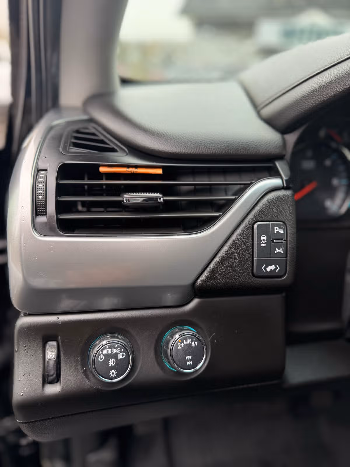 2019 Chevrolet Suburban LT Image 14
