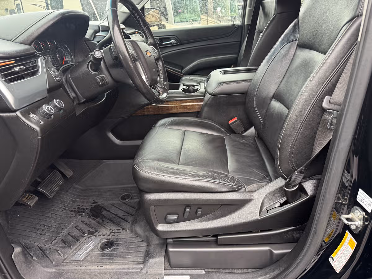 2019 Chevrolet Suburban LT Image 17