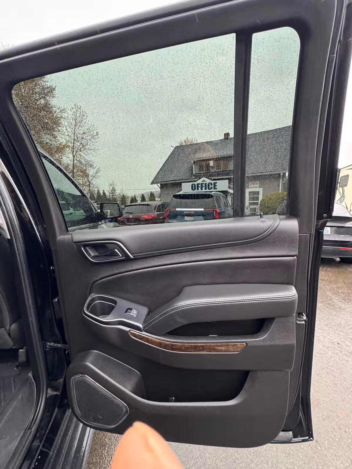 2019 Chevrolet Suburban LT Image 24