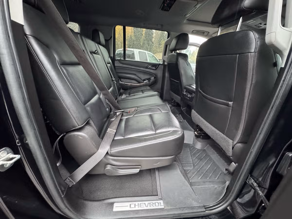 2019 Chevrolet Suburban LT Image 25