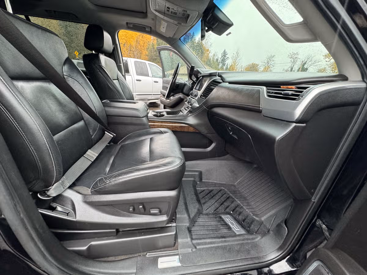 2019 Chevrolet Suburban LT Image 28