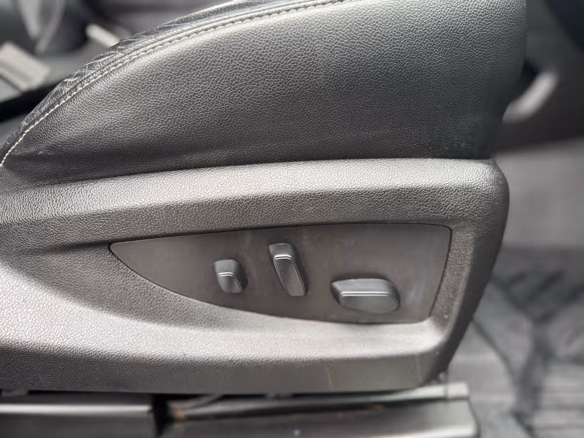 2019 Chevrolet Suburban LT Image 30