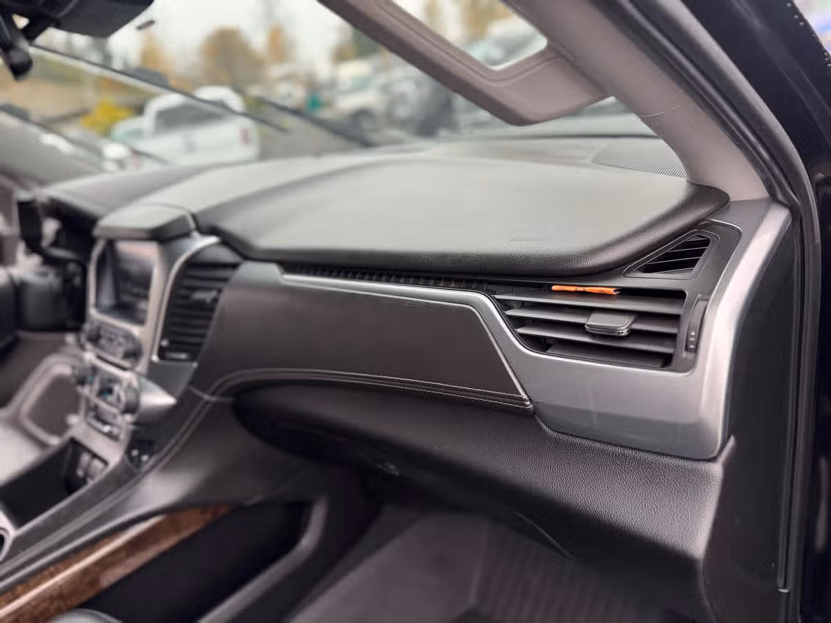2019 Chevrolet Suburban LT Image 31