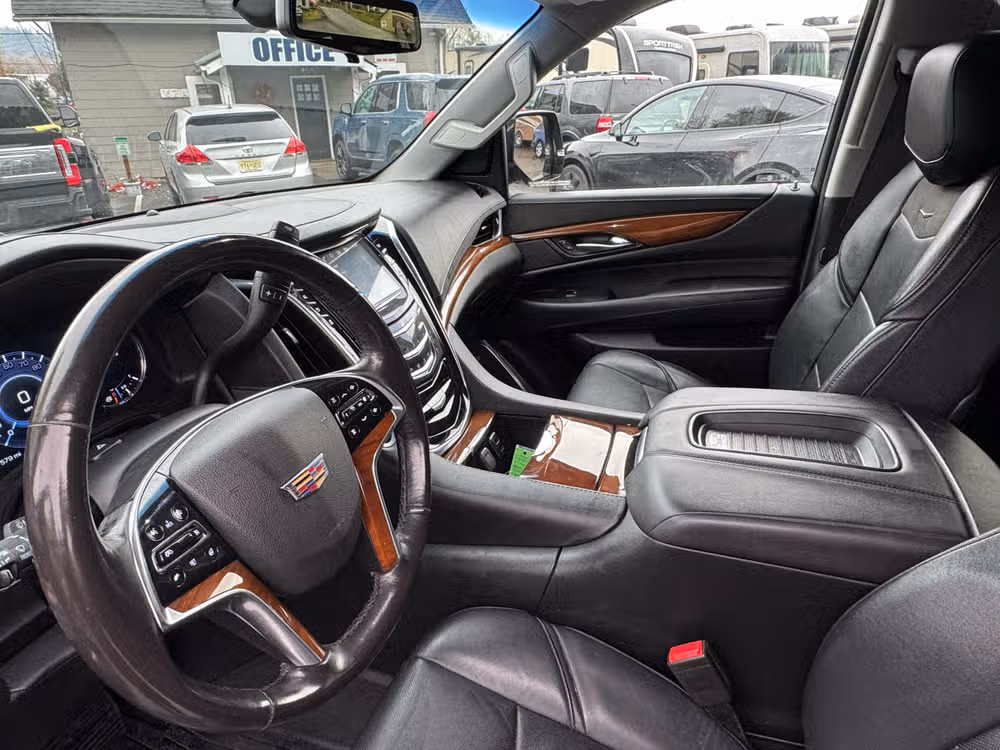 2018 Cadillac Escalade Premium Luxury Image 11