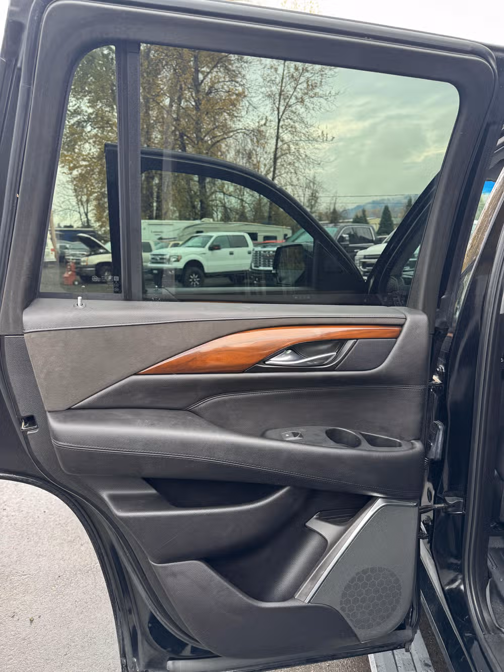 2018 Cadillac Escalade Premium Luxury Image 23