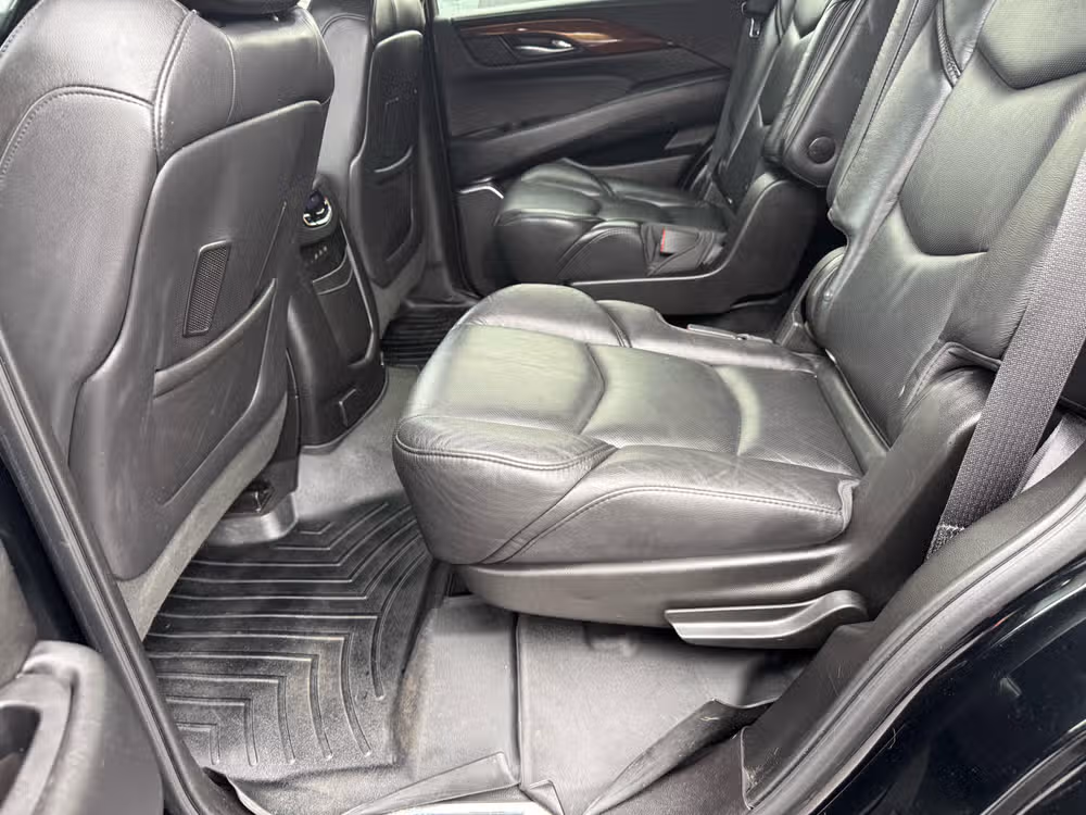 2018 Cadillac Escalade Premium Luxury Image 24