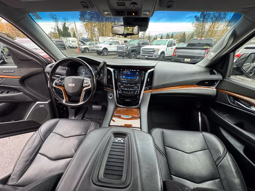 2018 Cadillac Escalade Premium Luxury Image 30