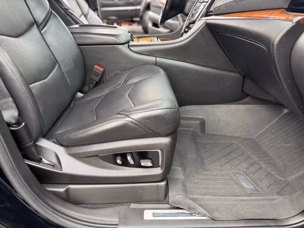 2018 Cadillac Escalade Premium Luxury Image 32