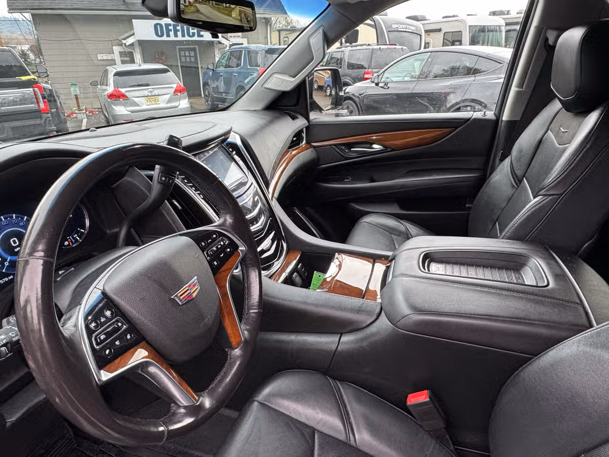 2018 Cadillac Escalade Premium Luxury Image 11