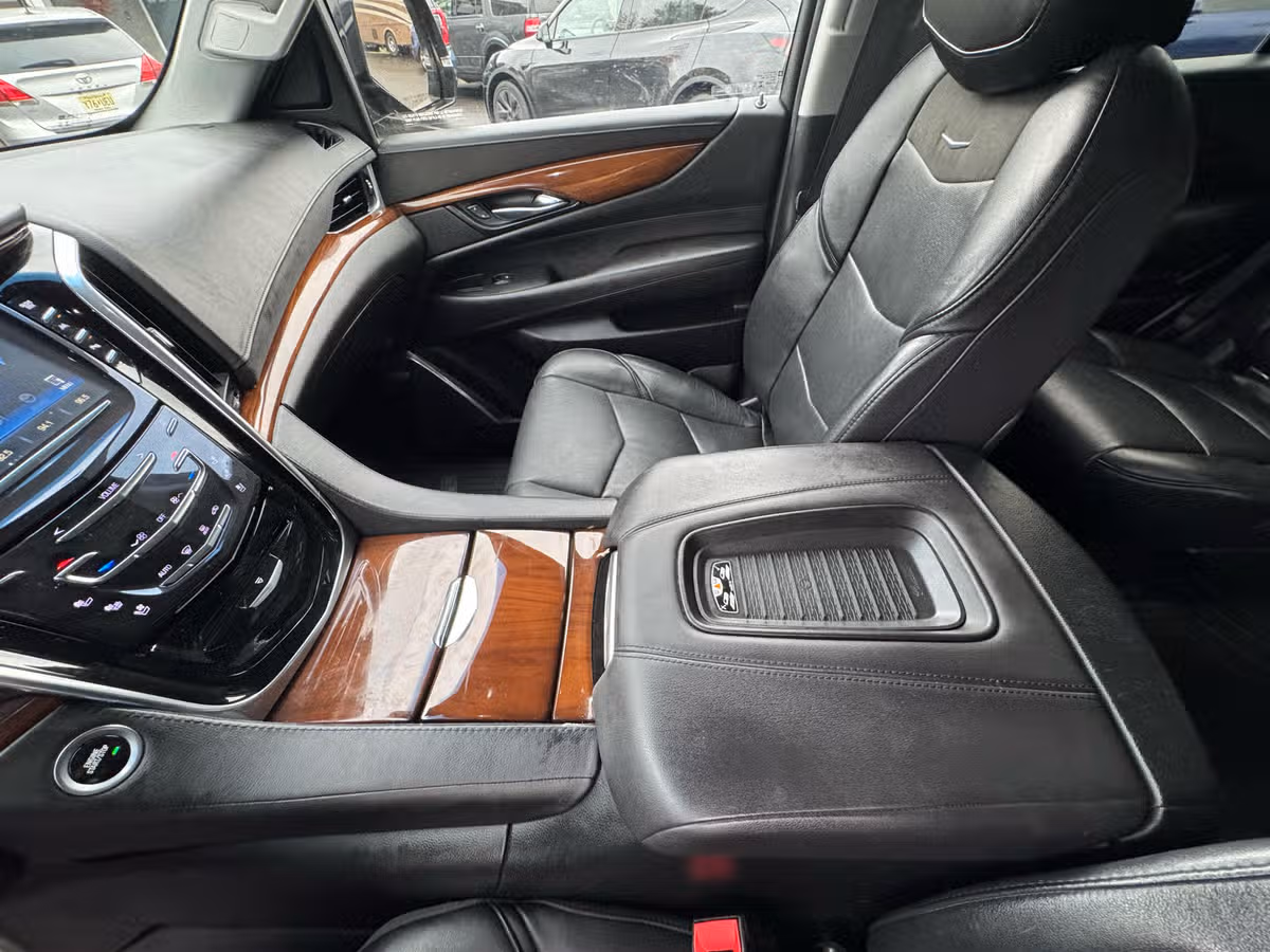 2018 Cadillac Escalade Premium Luxury Image 15
