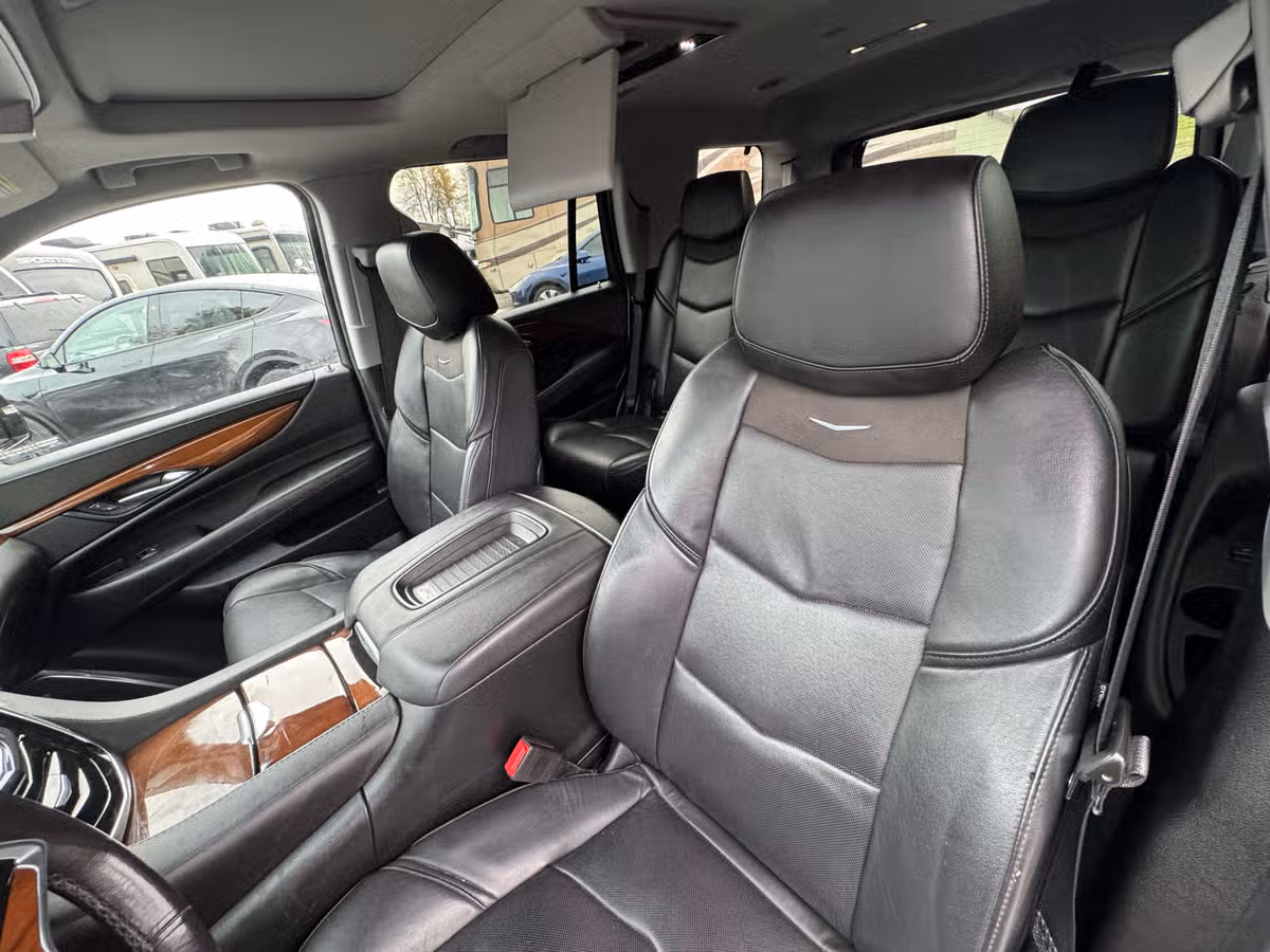 2018 Cadillac Escalade Premium Luxury Image 19