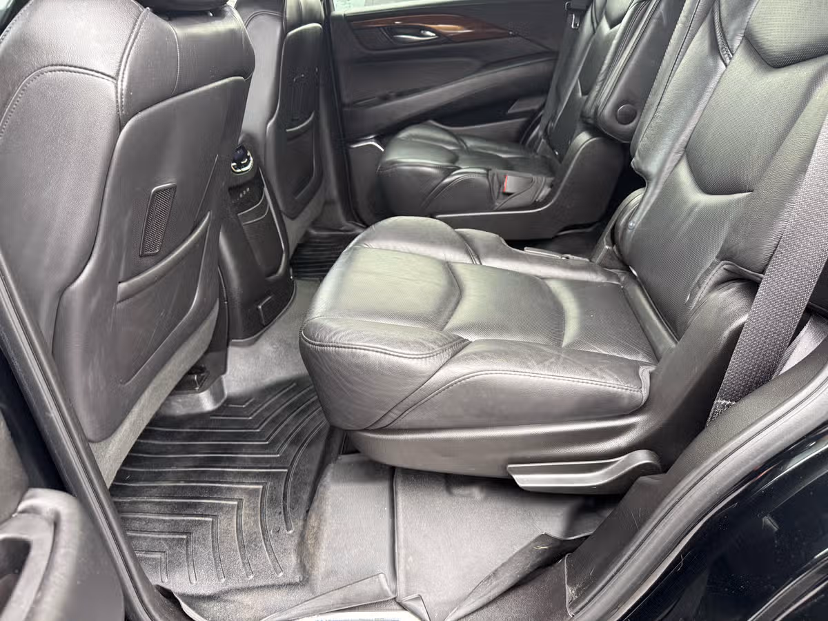 2018 Cadillac Escalade Premium Luxury Image 24