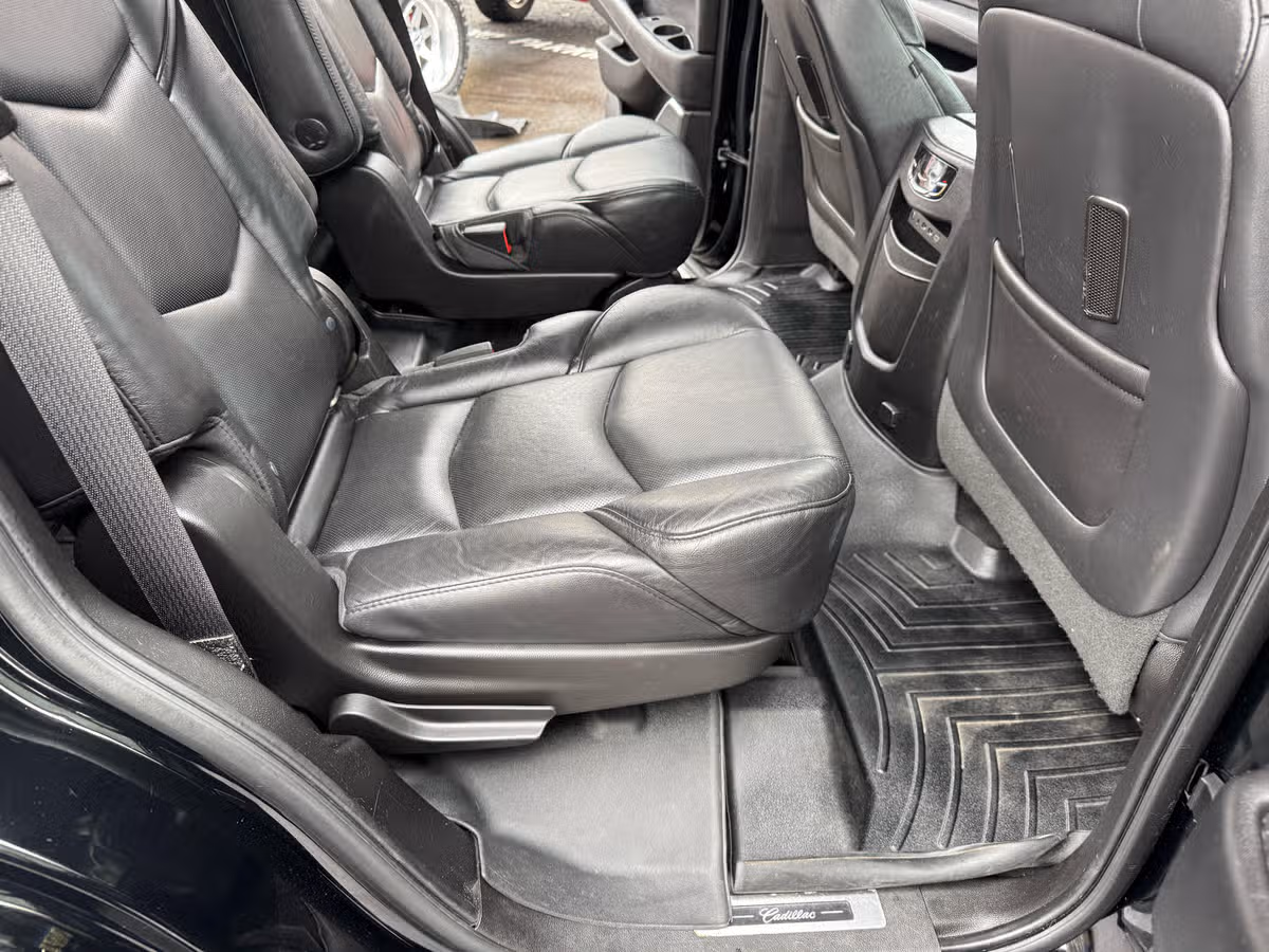 2018 Cadillac Escalade Premium Luxury Image 28