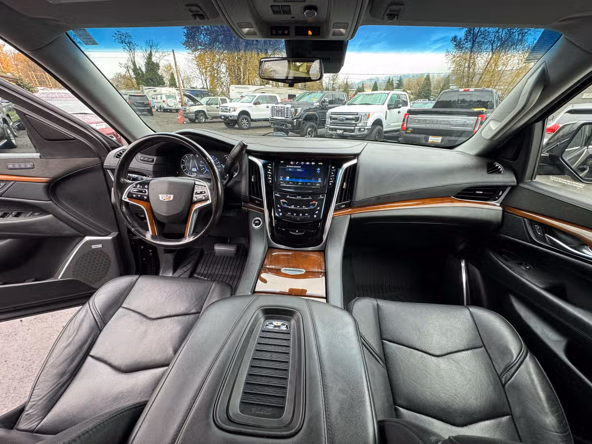 2018 Cadillac Escalade Premium Luxury Image 30