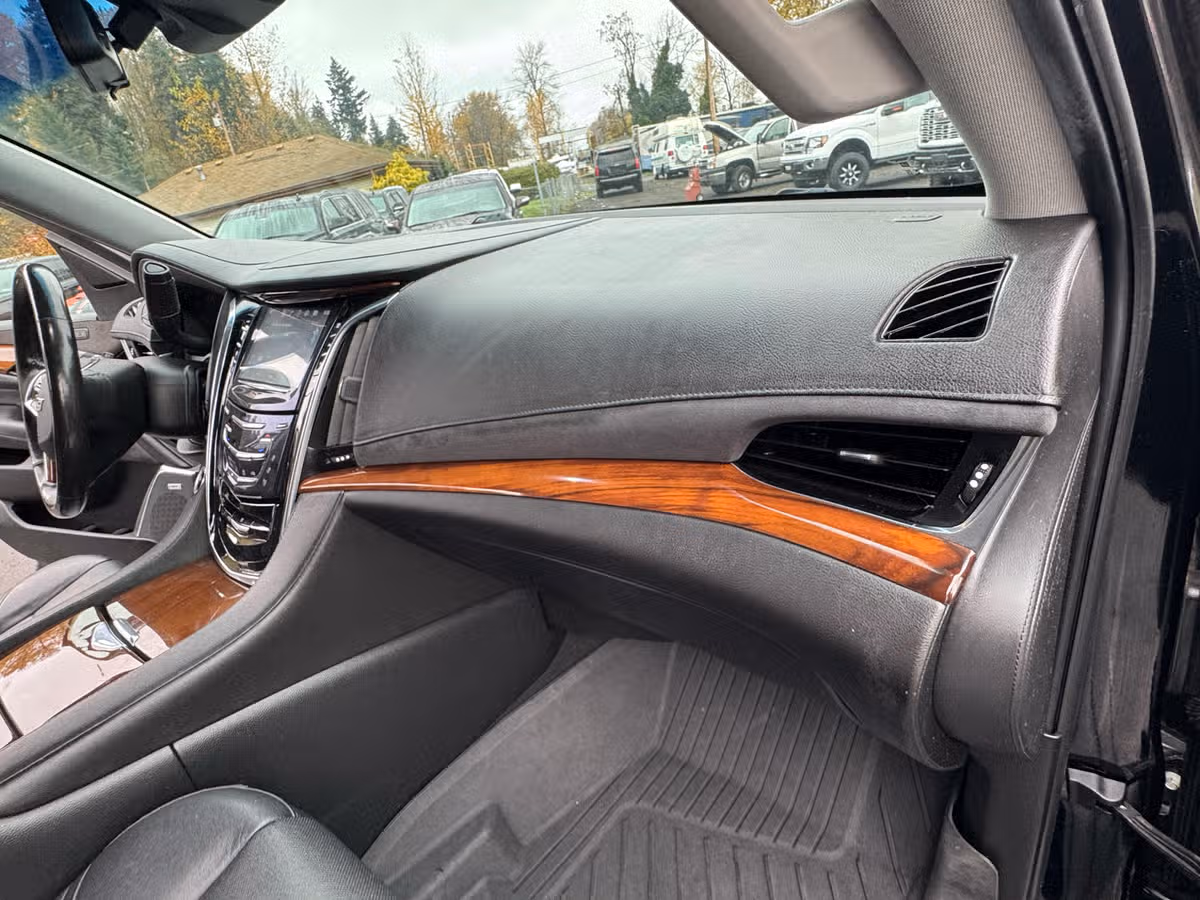2018 Cadillac Escalade Premium Luxury Image 34