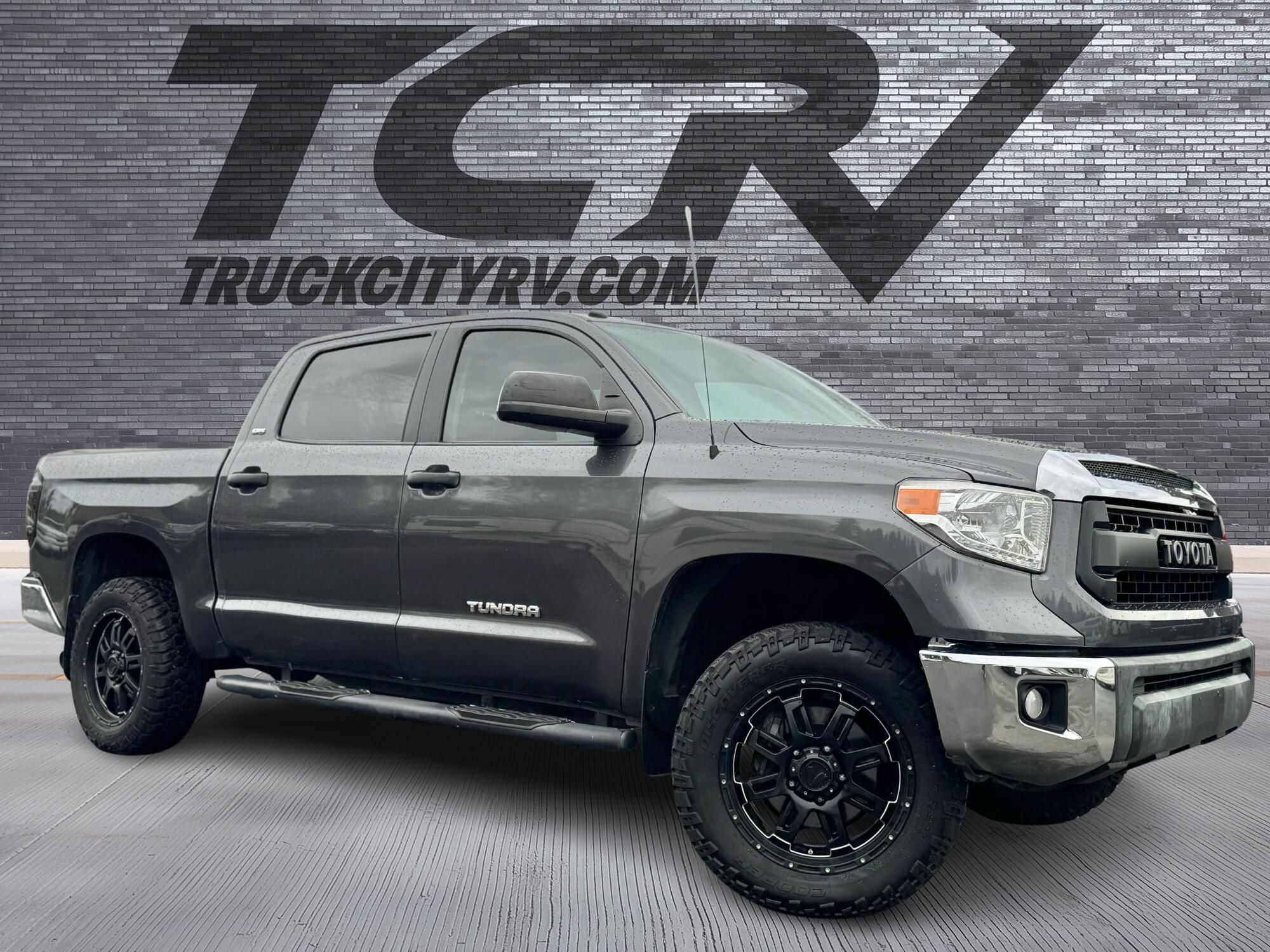 2014 Toyota Tundra SR5's photo