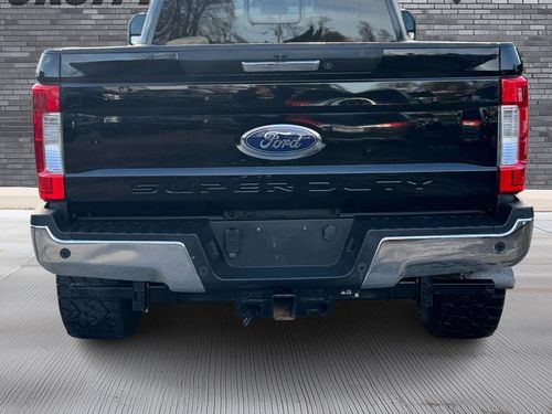 2017 Ford F-350 Super Duty Lariat Lower Image 2