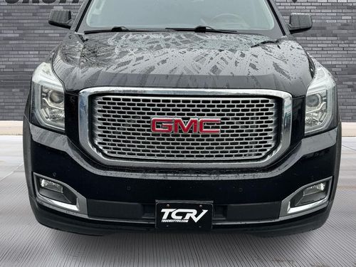 2016 GMC Yukon Denali Lower Image 3