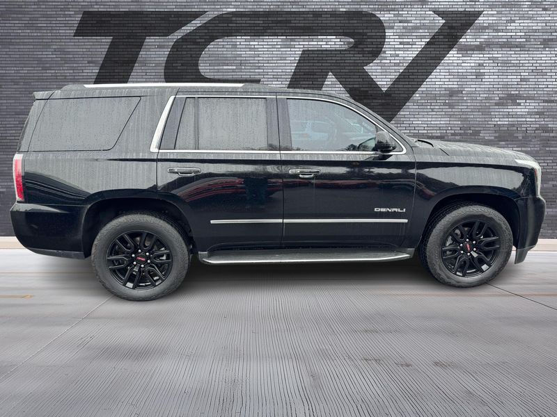 2016 GMC Yukon Denali Upper Image 2
