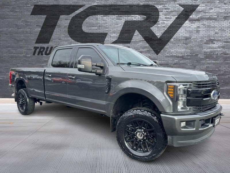 2019 Ford F-350 Super Duty Lariat Upper Image 1