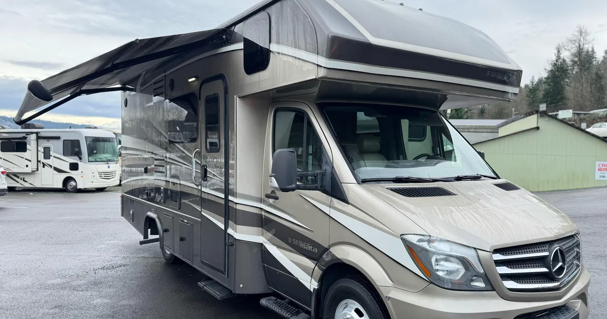 2019 Dynamax Isata 3 Series - Truck City RV