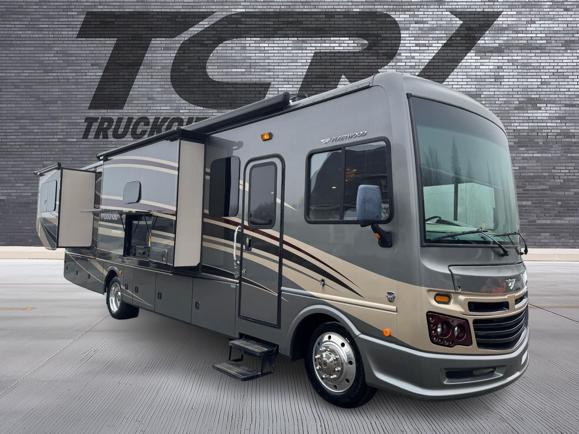 2015 Ford F-53's photo