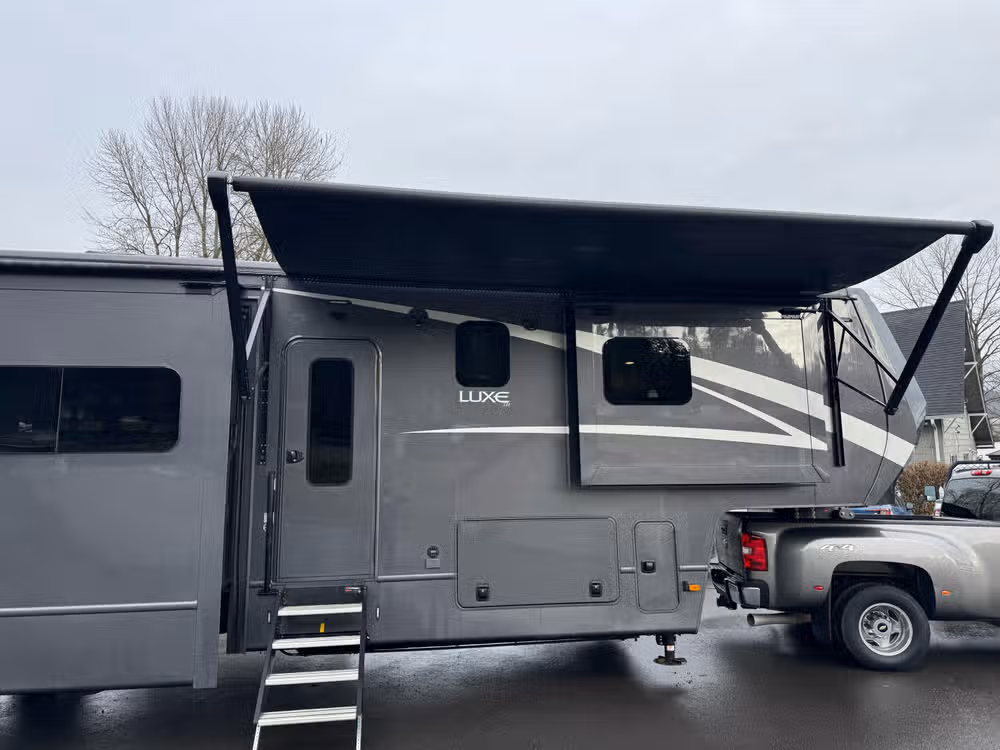 2025 Luxe 48FB Toy Hauler Image 4