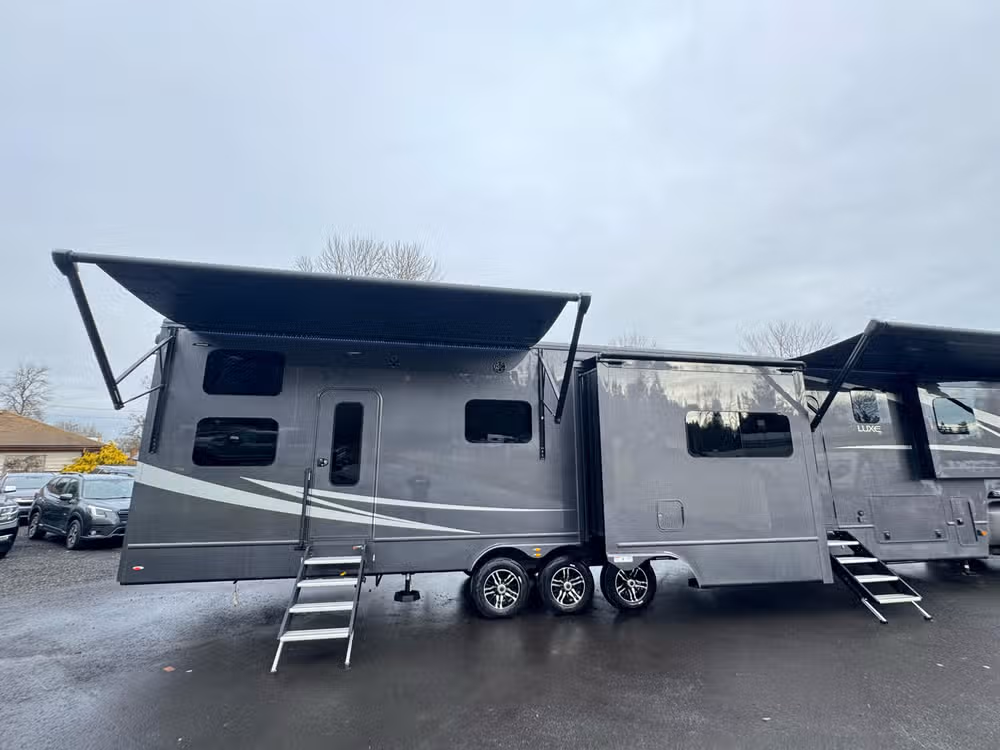 2025 Luxe 48FB Toy Hauler Image 5